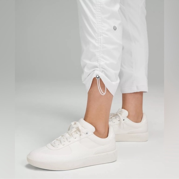 Lululemon Dance Studio MR Crop Size: 10 in White - Picture 3 of 10